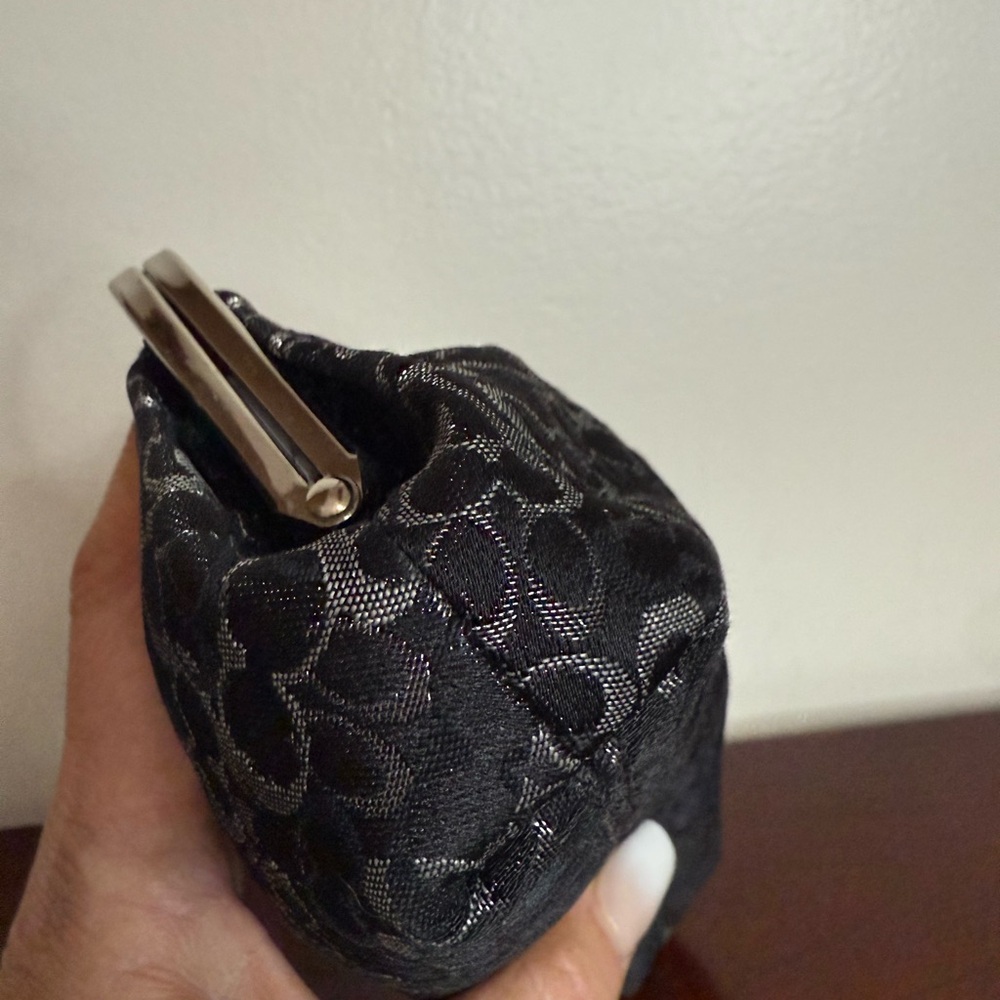 Coach optic Black Logo-Print Wristlet kiss lock  Clutch with Silver Trim - Picture 5 of 14